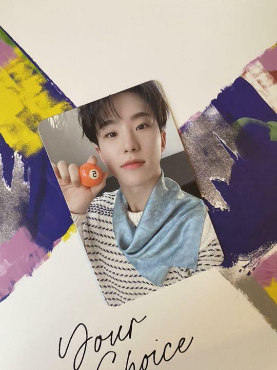 Tarjeta fotográfica oficial Seventeen Hoshi Your Choice Un lado Otro al lado de la PC 