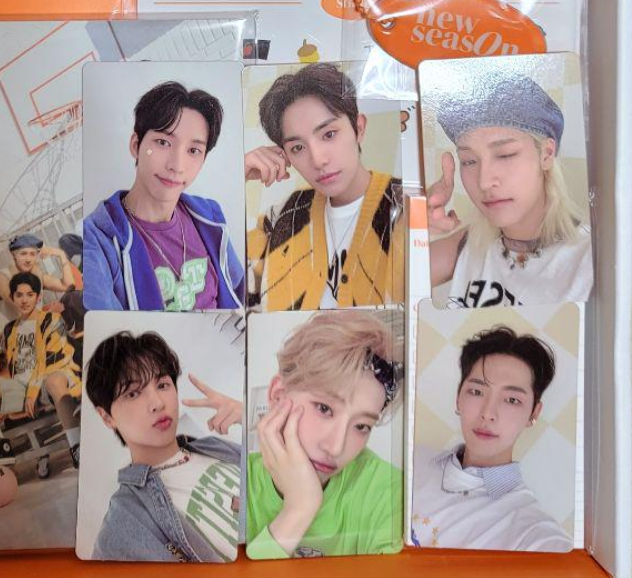 Full set OnlyOneOf 2024 SEASON’S GREETINGS newseasOn Photocard , Cal newseason